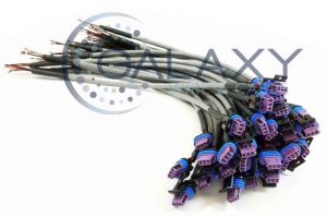 多芯电缆组件，紫色和蓝色连接器